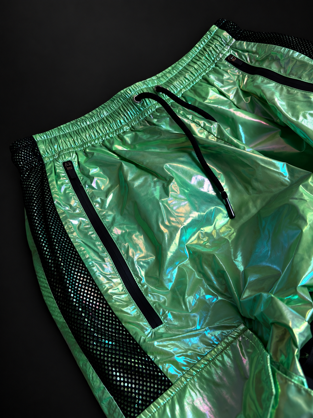 Close-up of the ELAISSAOUI PARA DIZA elasticated waistband, drawcord and zipped front pockets.