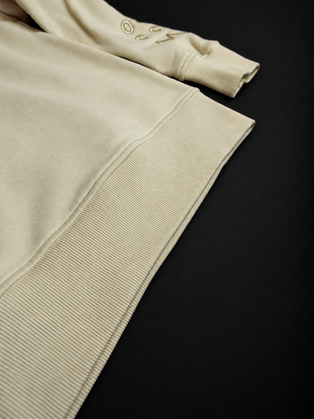 Close-up of the ribbed hem and side seam of the ELAISSAOUI TICHKA heavyweight pullover.